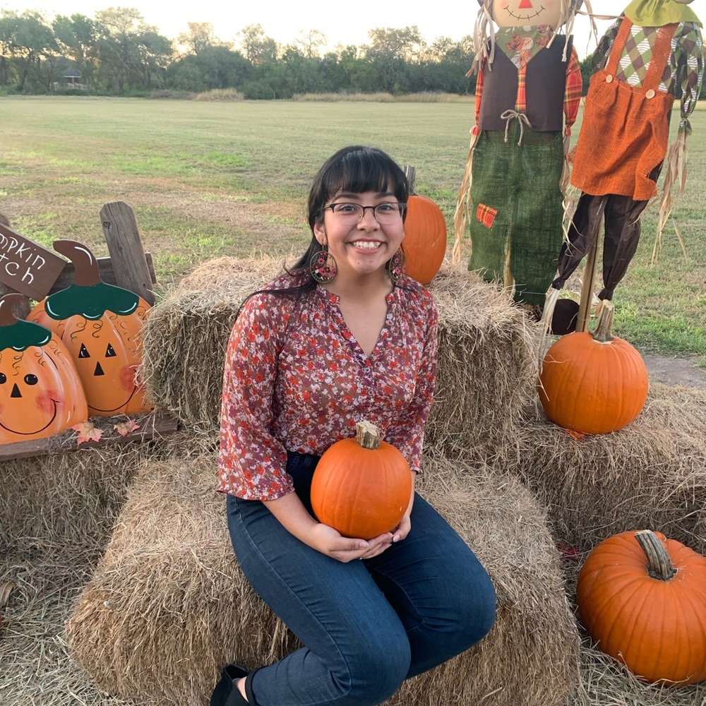 Meet your posher, Viviana !